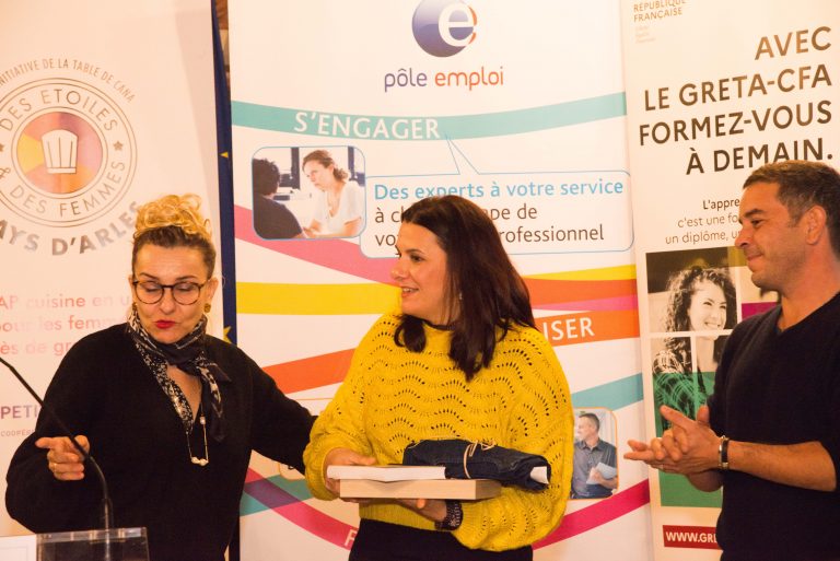Remise des diplômes des femmes de la promotion 202122 Des Etoiles et Des Femmes Petit A Petit Remise des diplômes des femmes de la promotion 202122 Des Etoiles et Des Femmes Petit A Petit